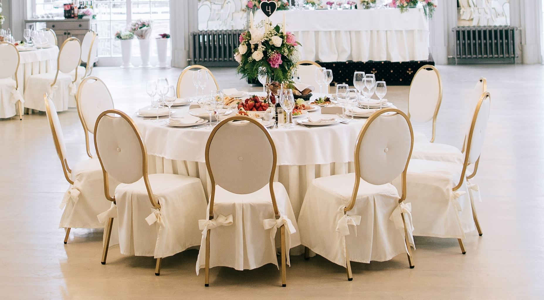 What Size Linen Fits A 60 Round Table, How Many Chairs Fit Around A 72 Inch Round Tablecloth